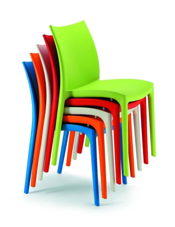 Stackable chair in plastic of various colors | IDFdesign