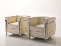 Dora, Comfortable armchair in leather, visible metal structure