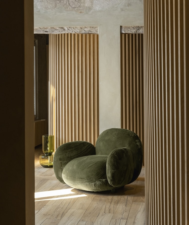 Litos, Armchair with rounded shapes
