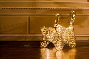 Mini Sinuosa Gold Arabesque, Glass armchair, with Middle Eastern-style decorations