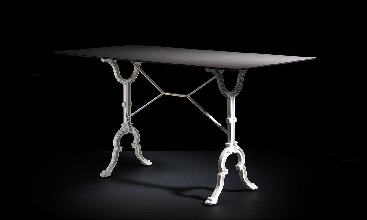 104, Table base that takes us back to the Parisian bistros