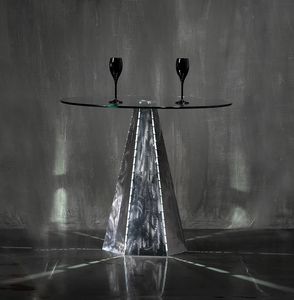 Blade Runner Zinc, Table base with a hexagonal shape