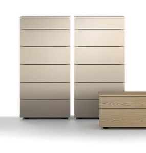 Wide, Weekly chest of drawers with a contemporary design
