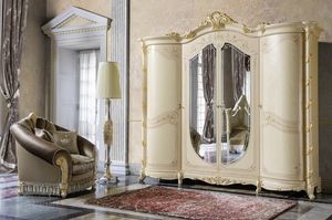 Madame Royale wardrobe, Classic style wardrobe with sinuous shapes