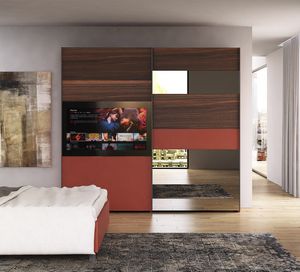 Tania, Sliding wardrobe with warm colors and clean lines