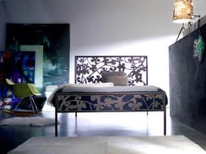 Flower 120, Metal bed with soft lines