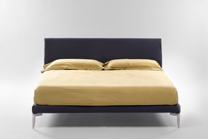Mina, Double bed with removable cover.