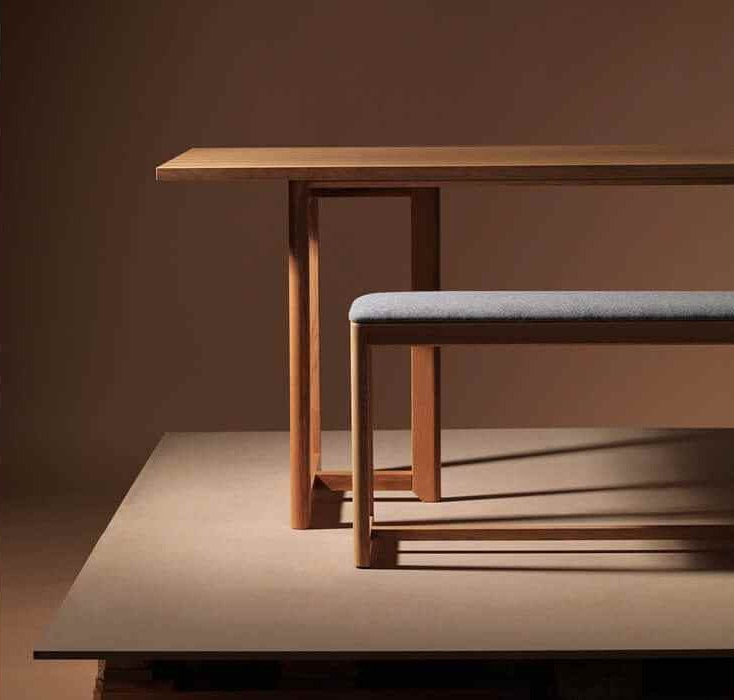 Seleri bench, Wooden bench with a minimal design