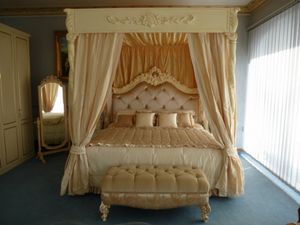 Art.338, Classic style bed with canopy