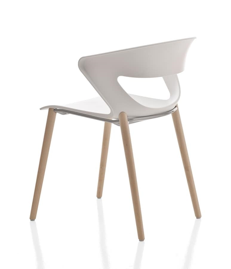 Kicca, Polypropylene chair with wooden legs
