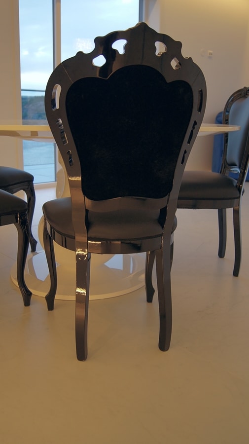 New Black, Contemporary baroque leather chair