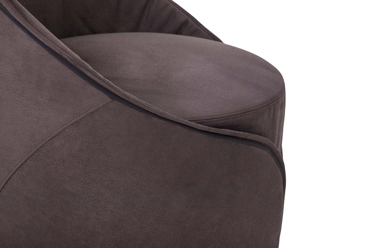 MAMA 
chair, Chair entirely covered in leather or eco-leather