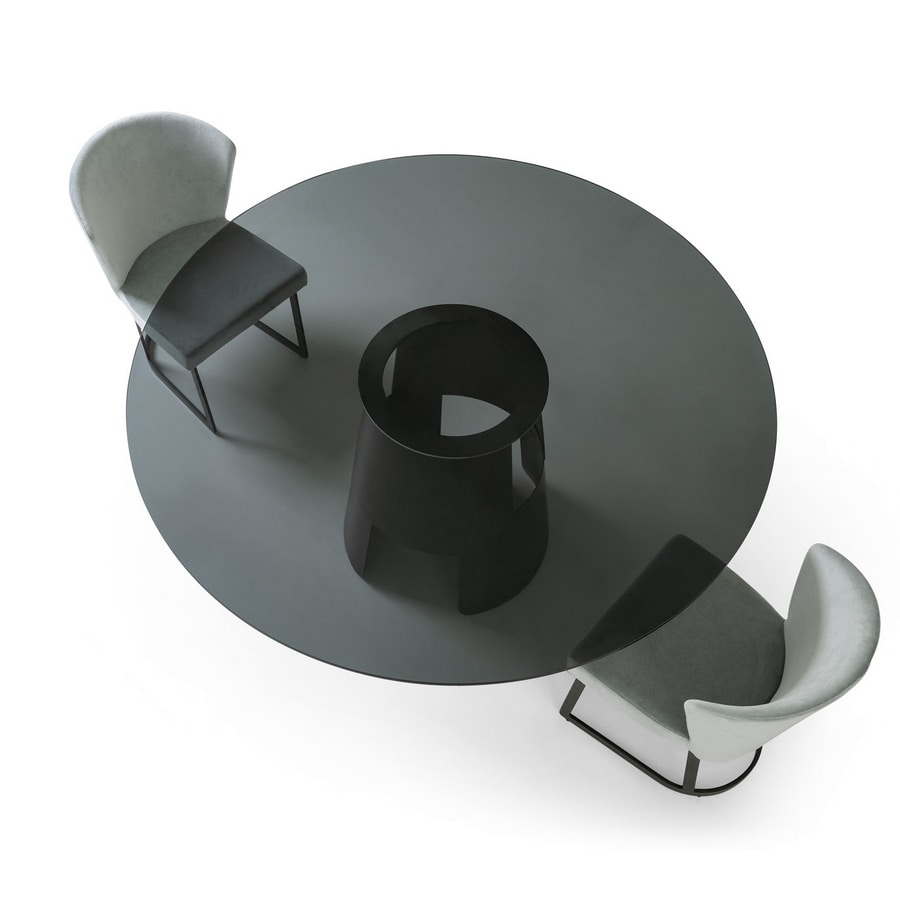 Minou Art. 619, Metal chair with enveloping shapes
