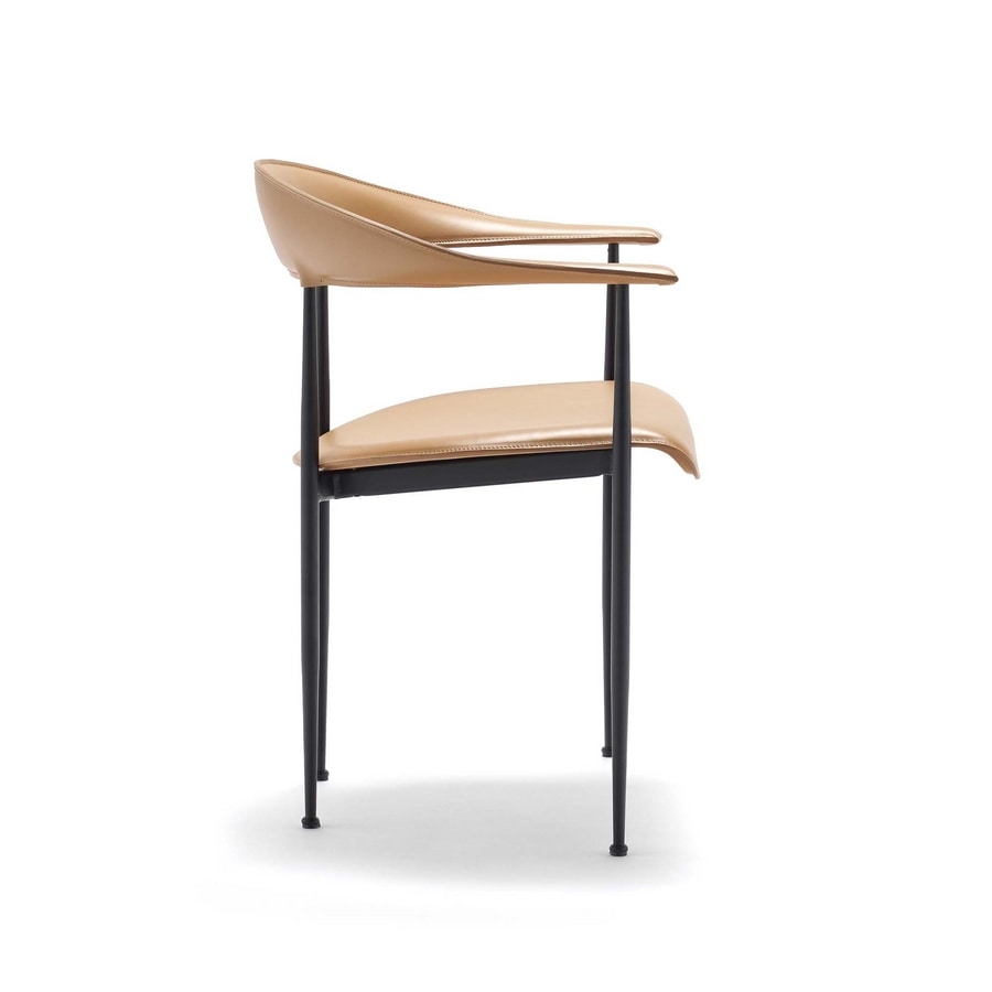 P40, Chair with armrests, in metal and leather
