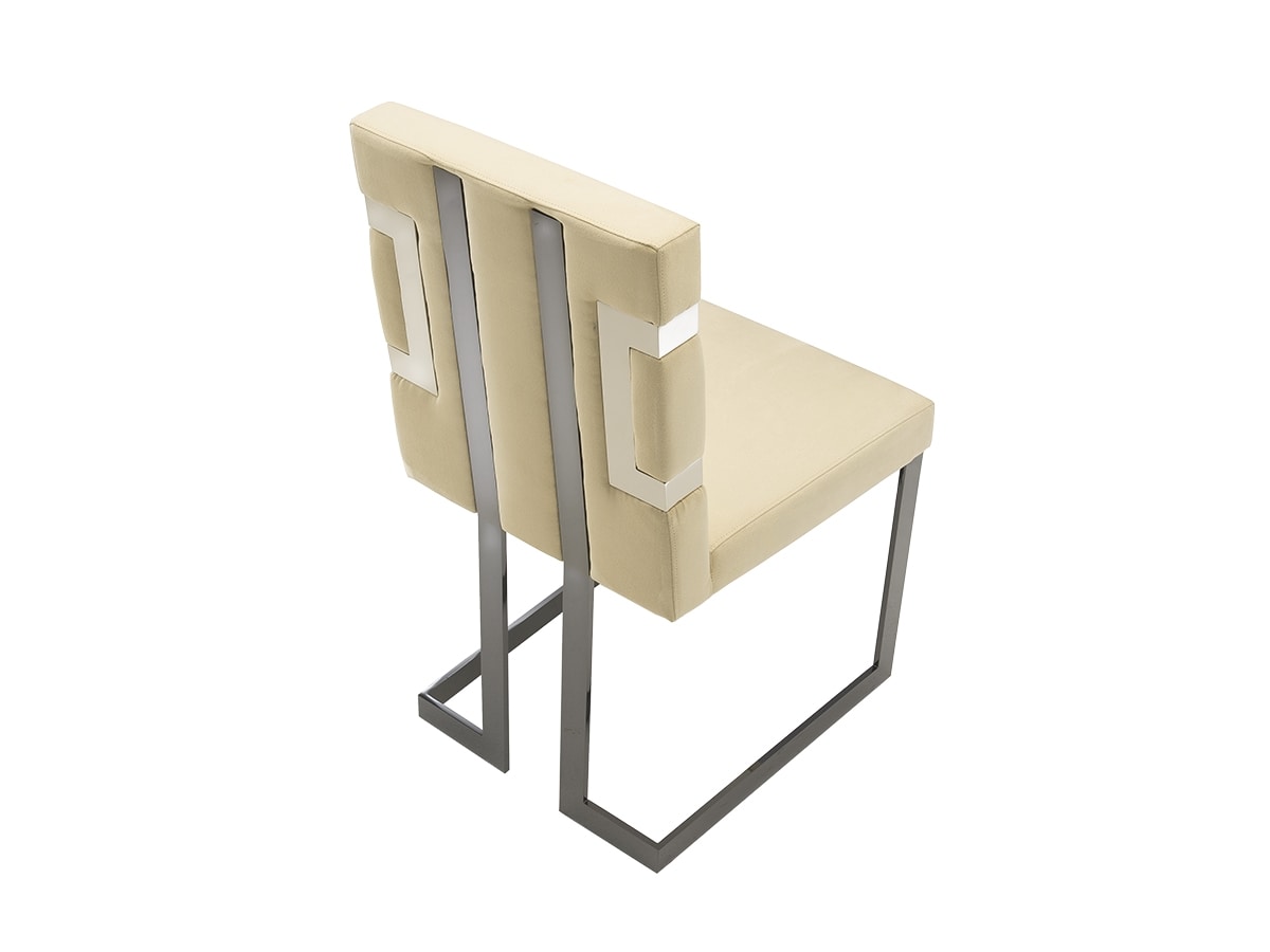 Vertigo fashion, Chair with refined details
