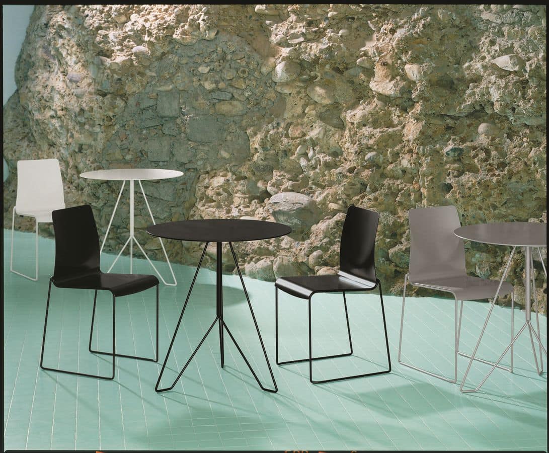 Camilla, Stackable chair, with metal frame, seat made of light alloy