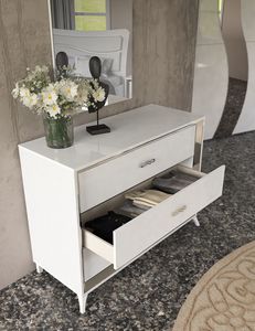 Emily, Glossy white lacquered chest of drawers