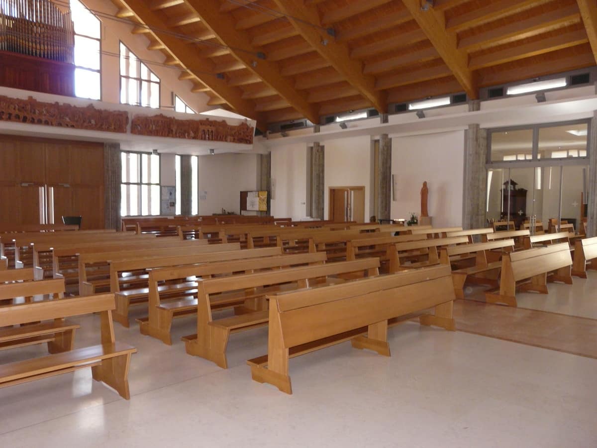 Banco Temple, Contemporary bench in solid wood, for churches