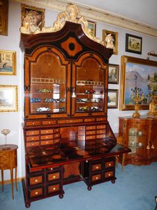 Art.200, Cabinet with inlays in myrtle briar and mahogany