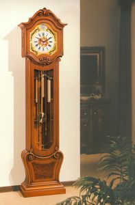 Art. 83, Pendulum clock with hand carvings