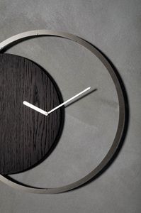 CIRCLE, Clock with metal frame and wooden panel