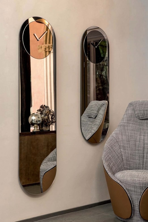 TIMELESS, Mirrors with mirroring clock