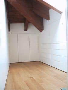 Closet for under-roof rooms 04, Wardrobe in white lacquered wood, tailormade for attic