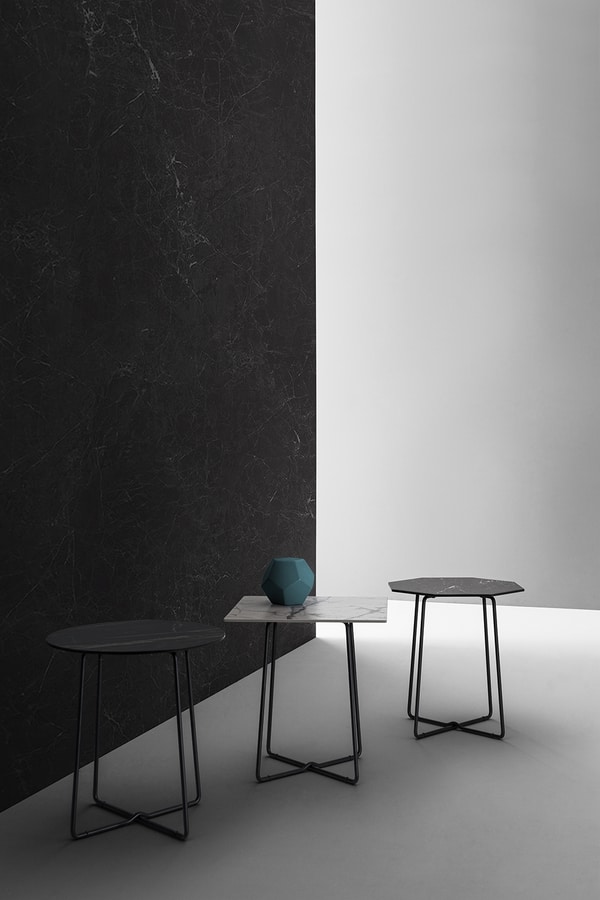 Pegaso, Coffee table with black metal base, stoneware top
