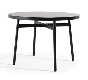 Tav B Met, Round wooden table