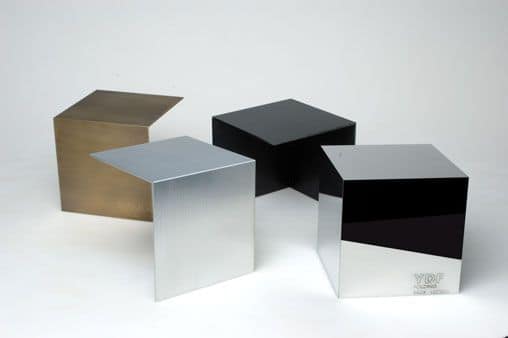 Inox lucido, Customizable pieces of metal furniture