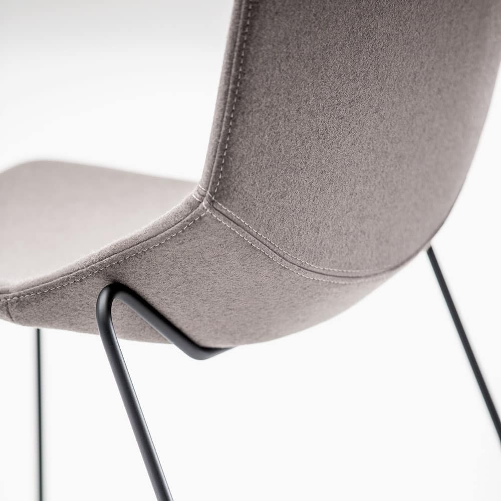 Formula Slim SL, Metal chair, sled base, upholstered shell