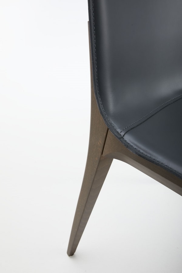 Aida, Padded chair with refined wooden structure