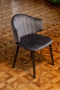 Wind-W, Enveloping upholstered chair, with wooden legs