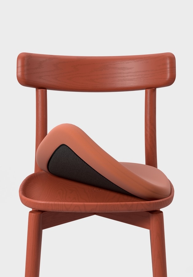 Fondina, Wooden chair with magnetic removable cushion