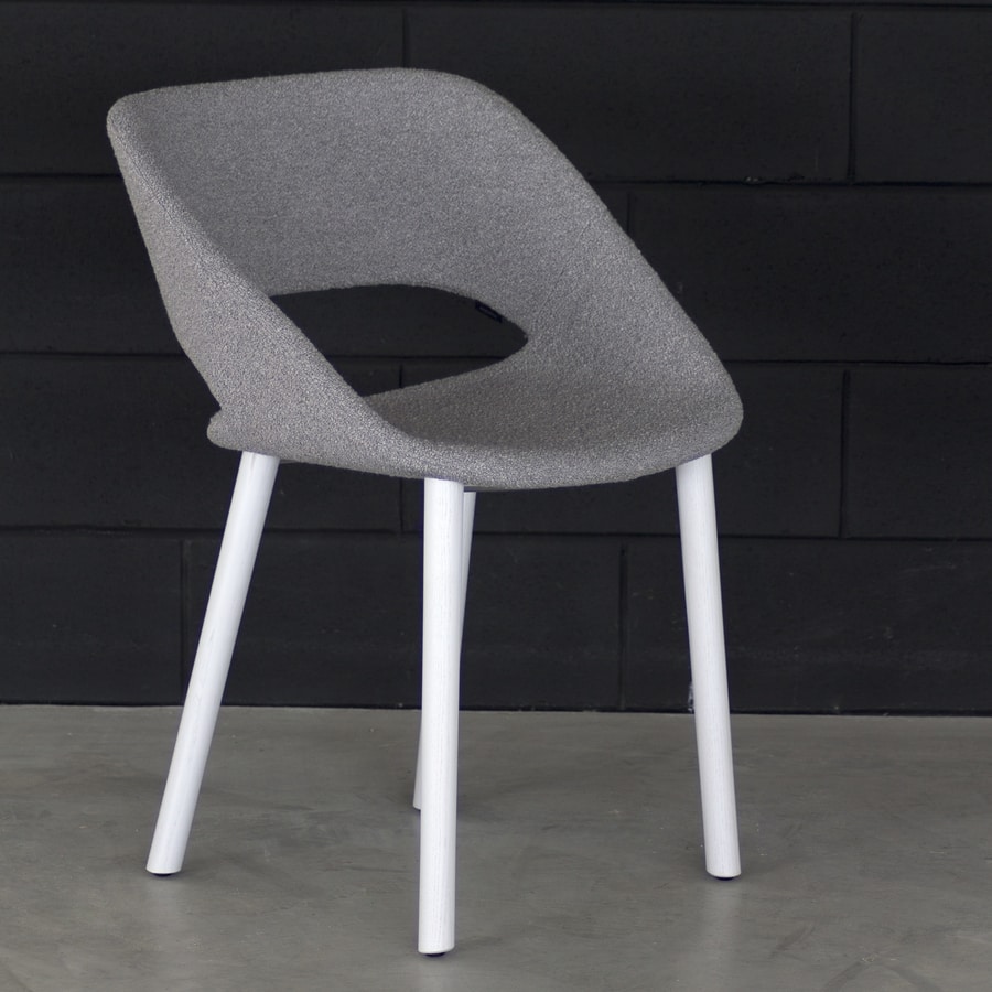 Kabira 4WL, Chair with a refined design, with wooden legs