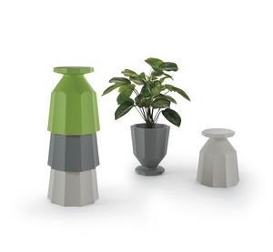 Rerecycled, Bivalent element in recycled polyethylene, low stool or planter