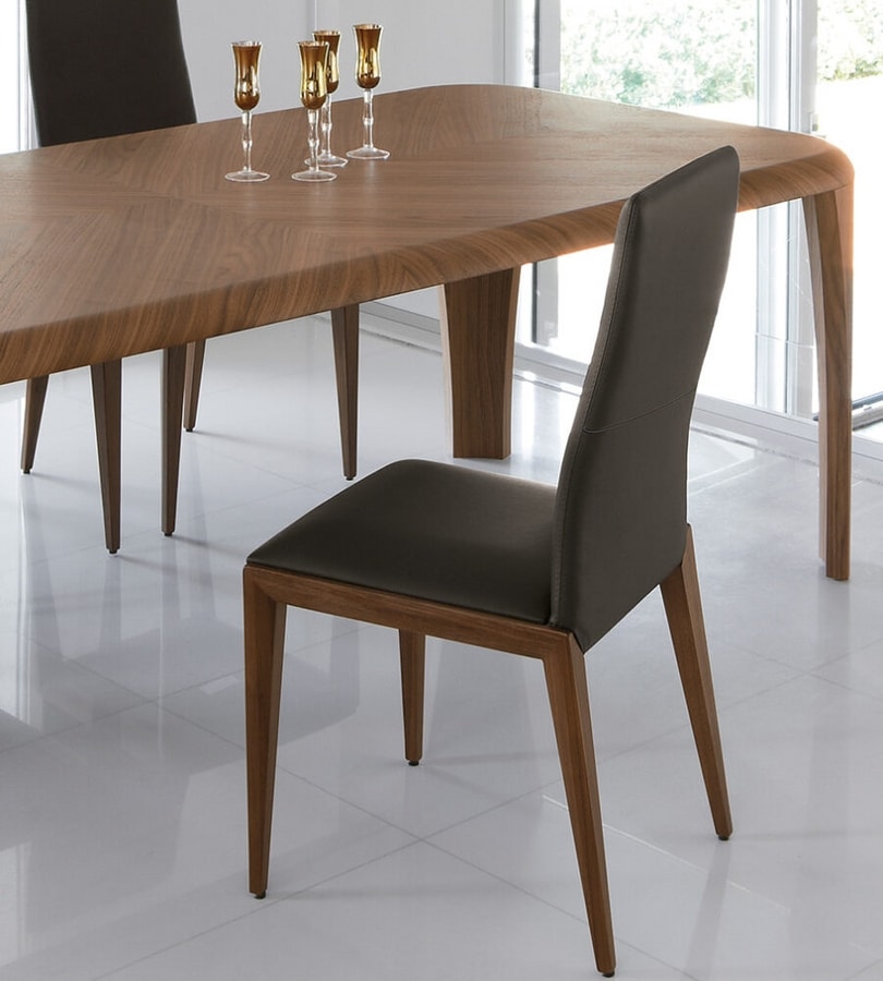 GIADA, Wooden dining chair with a timeless design