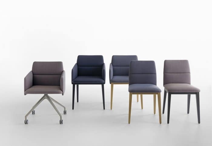 Aura P/4W, Armchair with armrests with wooden structure