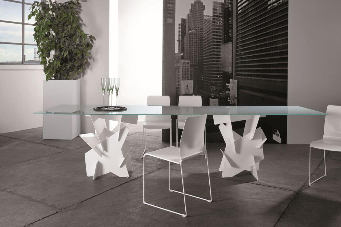 Diamante, Table with aluminium base constructed without welds for a sleek look, glass top