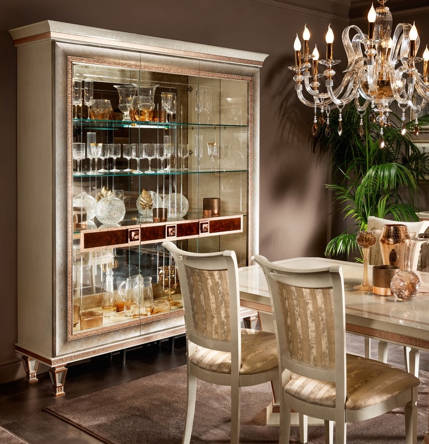 Dolce Vita display cabinet 3 doors, Showcase with elegant briar decoration