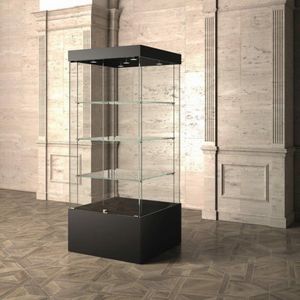 Museum MU/80, Showcase with glass shelves