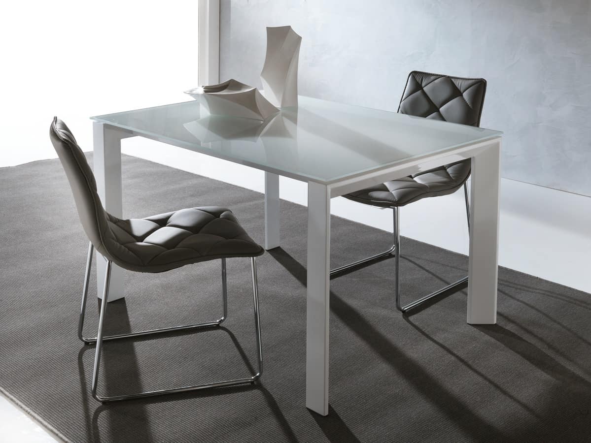 Art. 629 Sliver, Modern extendible table with triangular legs