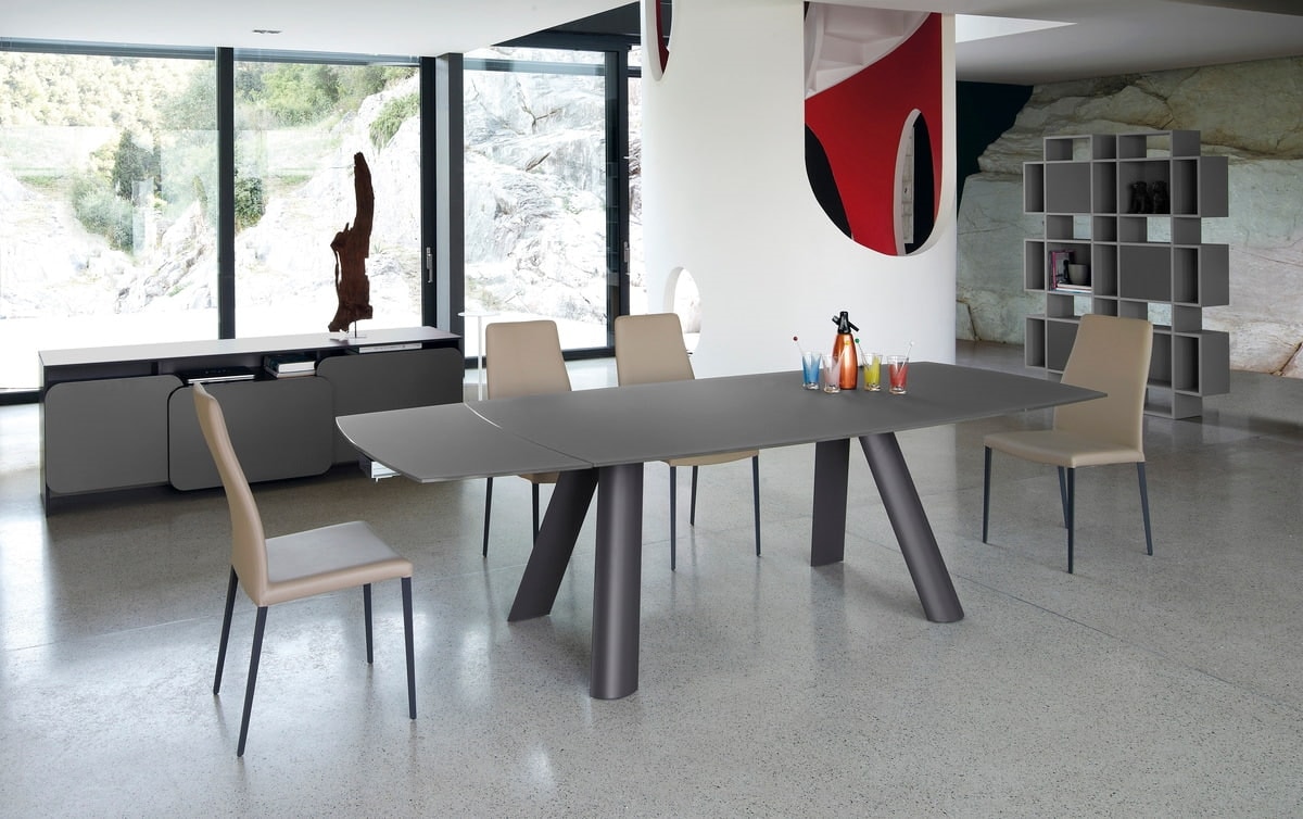 INFINITY, Extendable table with timeless elegance