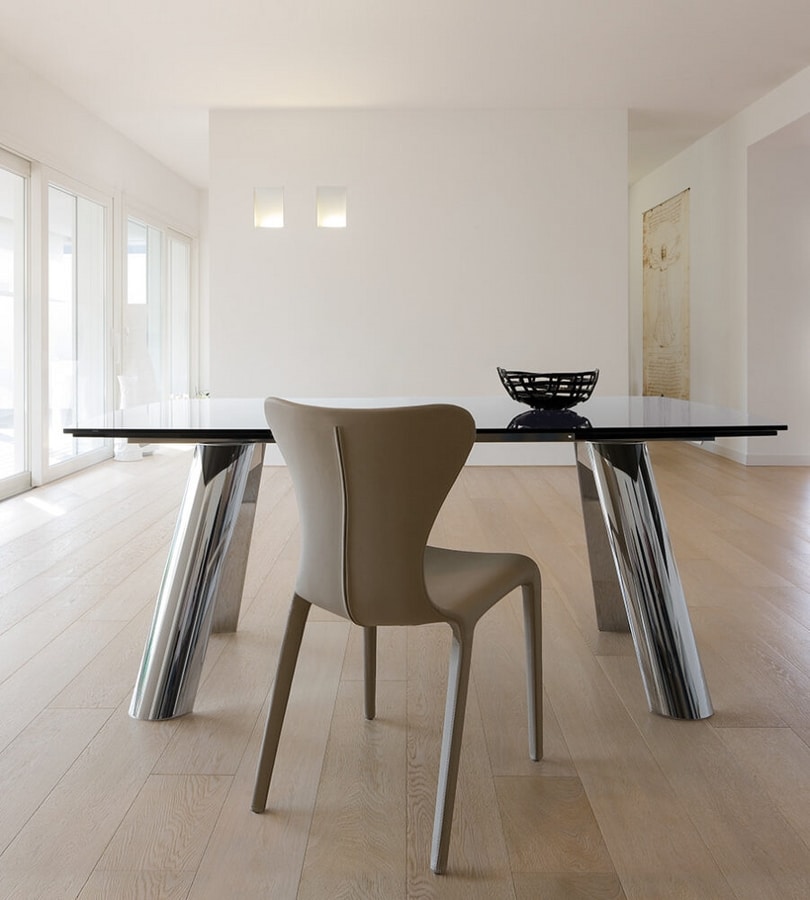 INFINITY, Extendable table with timeless elegance
