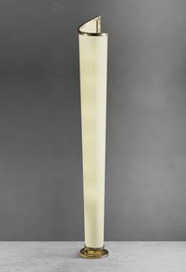 Art. 3001-07-00, Floor lamp in iron and waxed paper