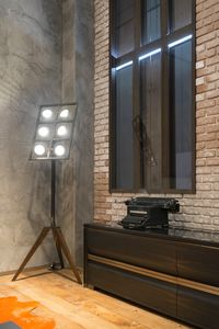 Tot stand lamp, Floor lamp inspired by movie spotlights, with adjustable lights