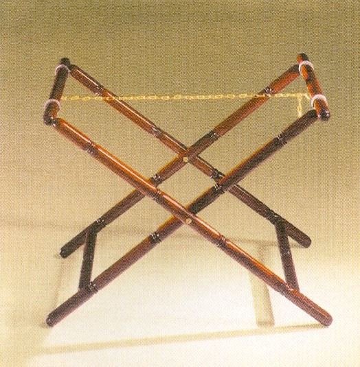 Art. 89234, Folding suitcase stand