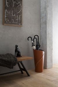 Katrina, Umbrella holder with drip collector, made of leather