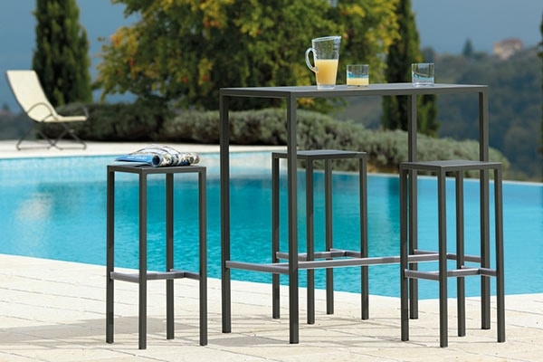 Seaside, Outdoor table in galvanized steel