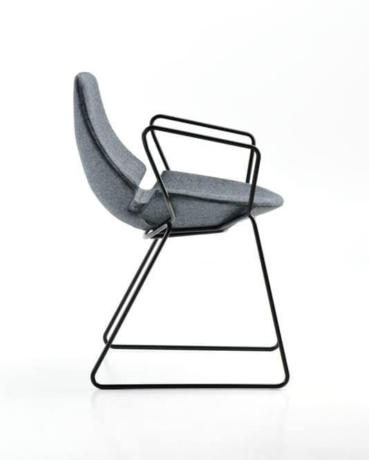 Eon con braccioli, Chair with sled base, padded, for waiting rooms